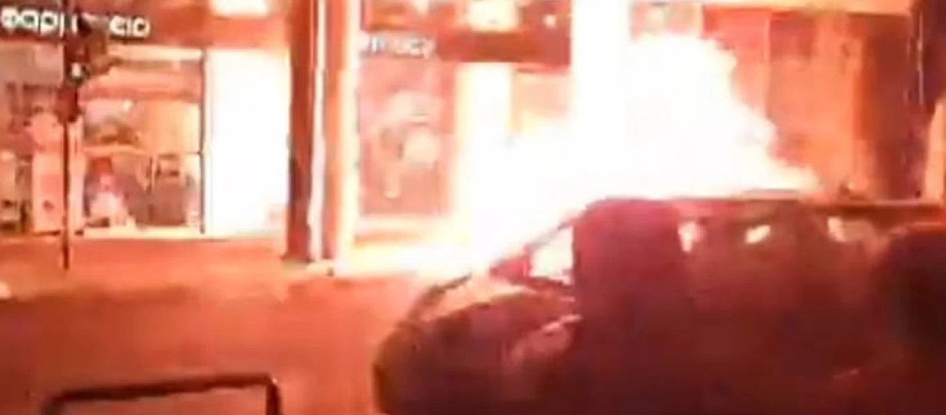Πάτρα: Επεισόδια κουκουλοφόρων με γκαζάκια και μολότοφ (φωτο)